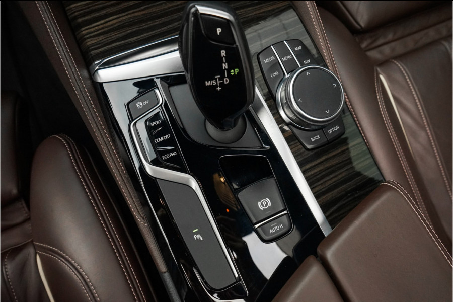 BMW 5 Serie Touring 530i High Ex M-Sport Pano HUD Camera Memory Seats