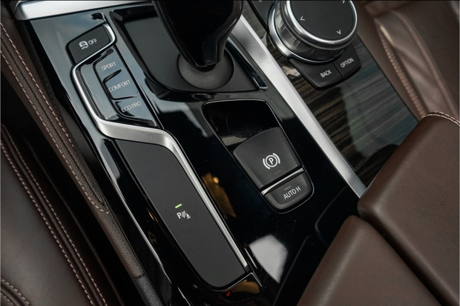 BMW 5 Serie Touring 530i High Ex M-Sport Pano HUD Camera Memory Seats