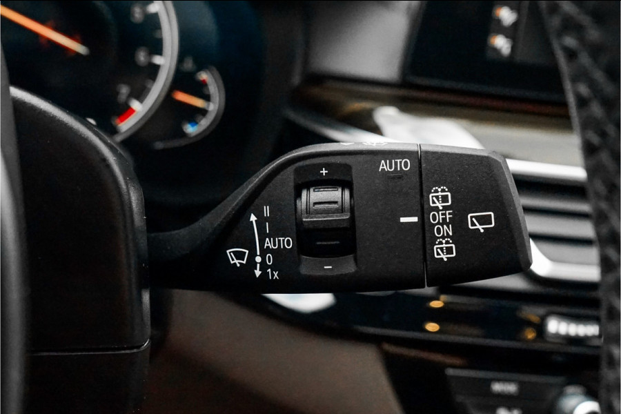 BMW 5 Serie Touring 530i High Ex M-Sport Pano HUD Camera Memory Seats