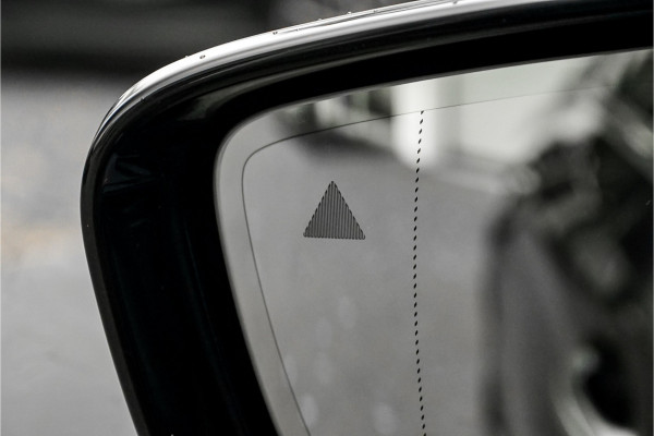 BMW 5 Serie Touring 530i High Ex M-Sport Pano HUD Camera Memory Seats