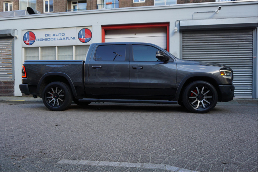 Dodge Ram 1500 5.7 V8 4x4 Crew Cab Rebel Sport Off-Road | Black Line | Luchtvering | Panoramadak | Groot Navi | Apple CarPlay | Keyless | 20inch | Harman Kardon | Full LED | LPG onderbouw | excl BTW