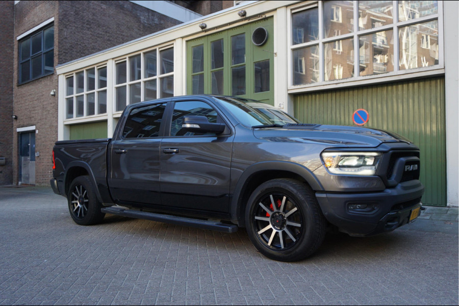 Dodge Ram 1500 5.7 V8 4x4 Crew Cab Rebel Sport Off-Road | Black Line | Luchtvering | Panoramadak | Groot Navi | Apple CarPlay | Keyless | 20inch | Harman Kardon | Full LED | LPG onderbouw | excl BTW