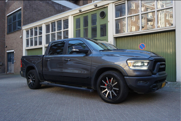 Dodge Ram 1500 5.7 V8 4x4 Crew Cab Rebel Sport Off-Road | Black Line | Luchtvering | Panoramadak | Groot Navi | Apple CarPlay | Keyless | 20inch | Harman Kardon | Full LED | LPG onderbouw | excl BTW