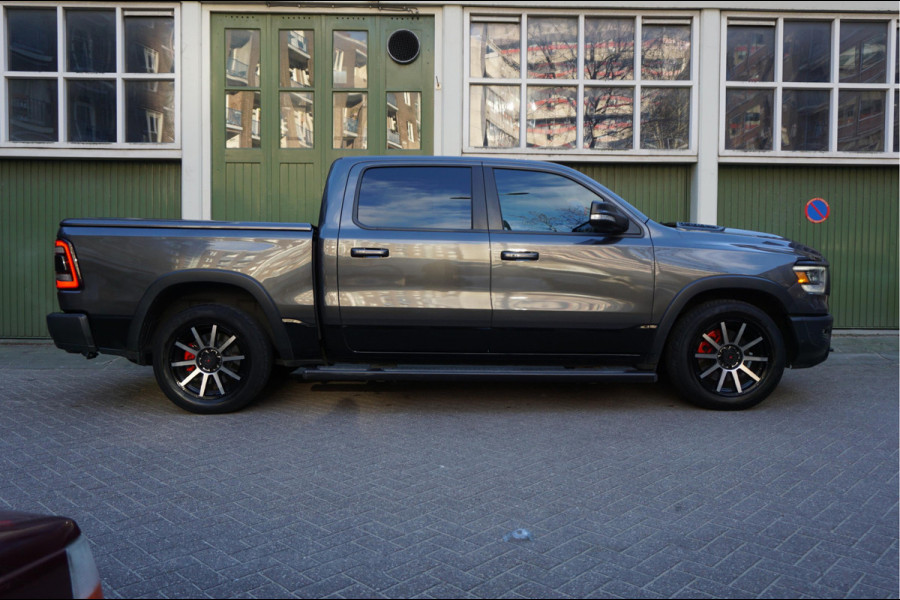 Dodge Ram 1500 5.7 V8 4x4 Crew Cab Rebel Sport Off-Road | Black Line | Luchtvering | Panoramadak | Groot Navi | Apple CarPlay | Keyless | 20inch | Harman Kardon | Full LED | LPG onderbouw | excl BTW