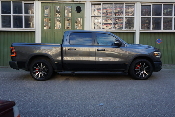 Dodge Ram 1500 5.7 V8 4x4 Crew Cab Rebel Sport Off-Road | Black Line | Luchtvering | Panoramadak | Groot Navi | Apple CarPlay | Keyless | 20inch | Harman Kardon | Full LED | LPG onderbouw | excl BTW