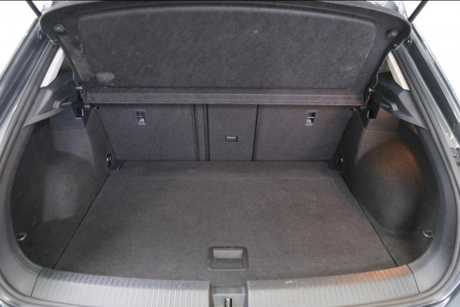 Volkswagen T-Roc 1.5 TSI Life Business Automaat - Virtual Display, Airco, Camera, Carplay, PDC.