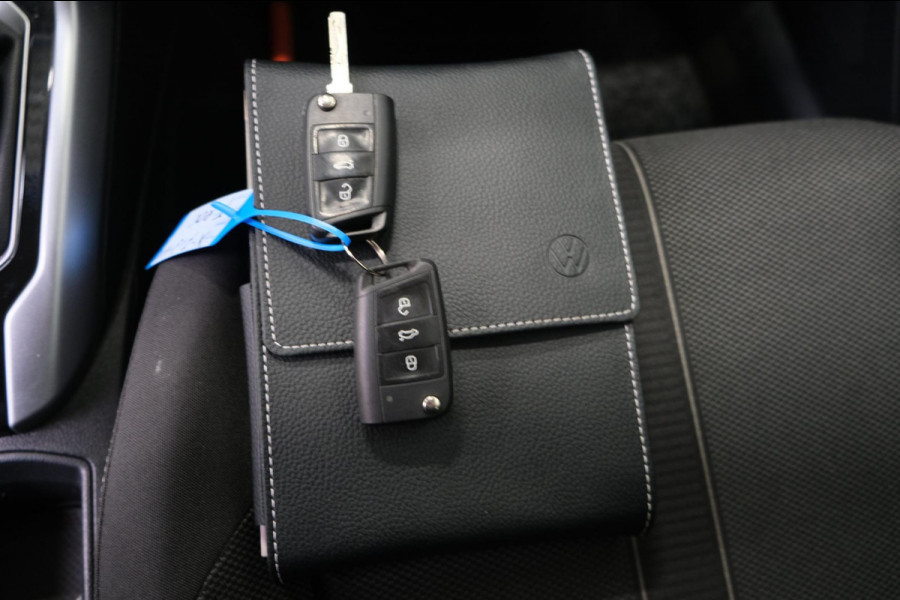 Volkswagen T-Roc 1.5 TSI Life Business Automaat - Virtual Display, Airco, Camera, Carplay, PDC.