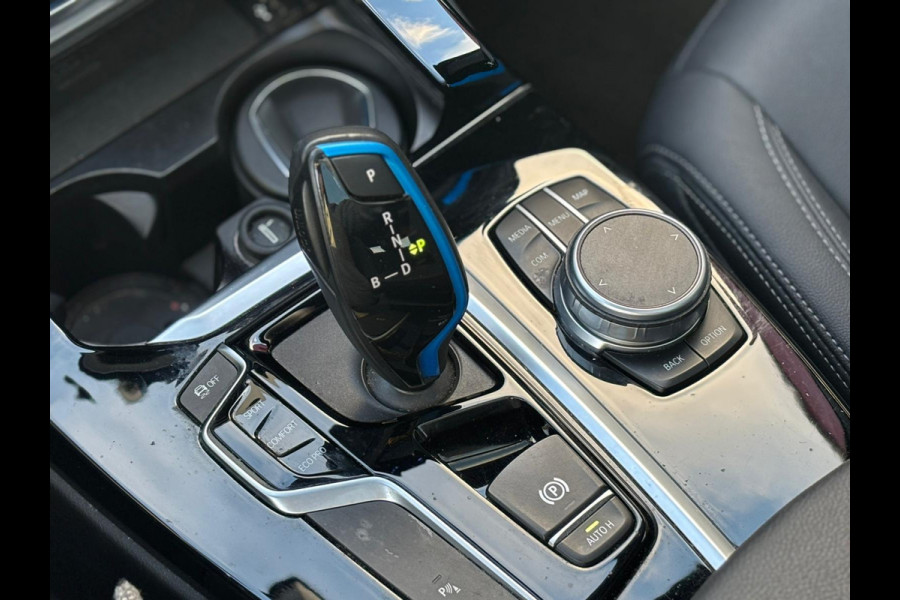 BMW iX3 Executive 80 kWh | Leder | Pano | AppleCarplay | Camera