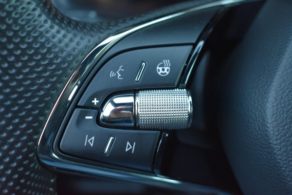 Škoda Karoq 1.5 TSI ACT Sportline | MJ21 | TREKHAAK | CAMERA | VIRTUAL | NAP | APPLE CARPLAY | ANDROID AUTO