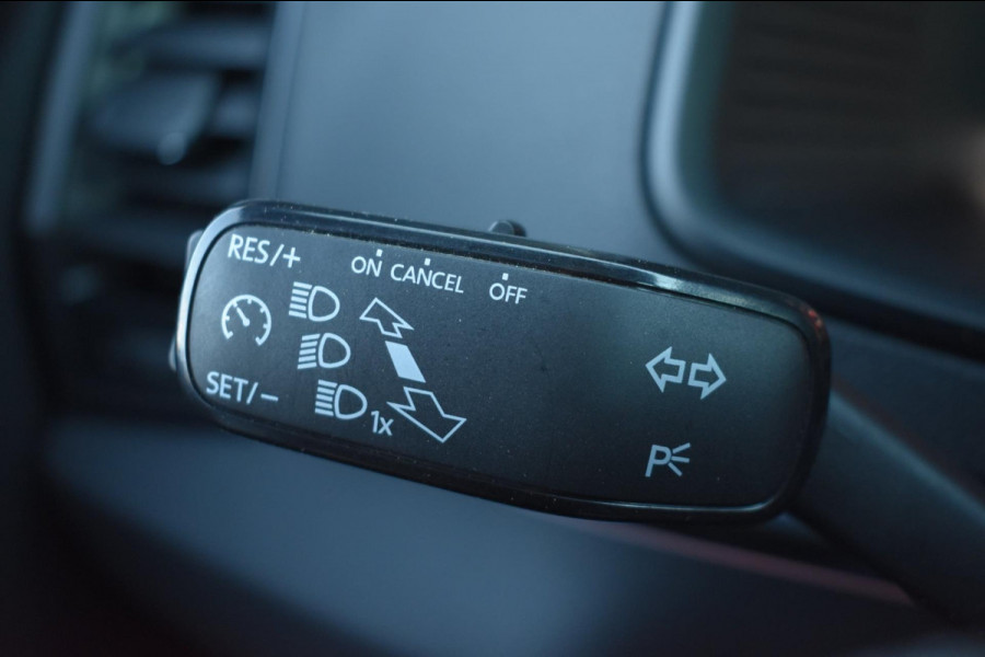 Škoda Karoq 1.5 TSI ACT Sportline | MJ21 | TREKHAAK | CAMERA | VIRTUAL | NAP | APPLE CARPLAY | ANDROID AUTO