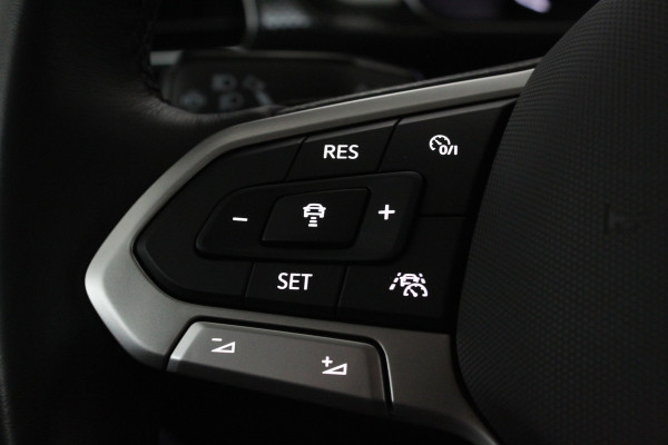 Volkswagen T-Cross 1.0 TSI Style Business Premium Automaat/Camera/IQ-LED/18inch/Luxe interieur/Adapt.cruise/Smoky Gray Metallic kleur