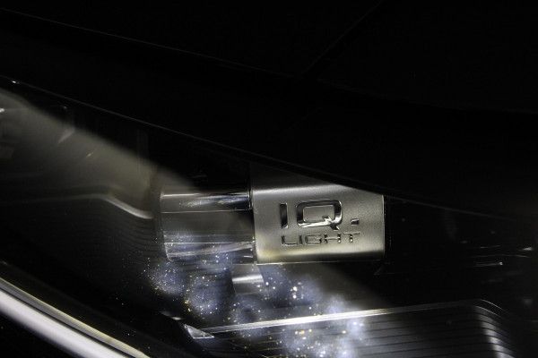 Volkswagen T-Cross 1.0 TSI Style Business Premium Automaat/Camera/IQ-LED/18inch/Luxe interieur/Adapt.cruise/Smoky Gray Metallic kleur