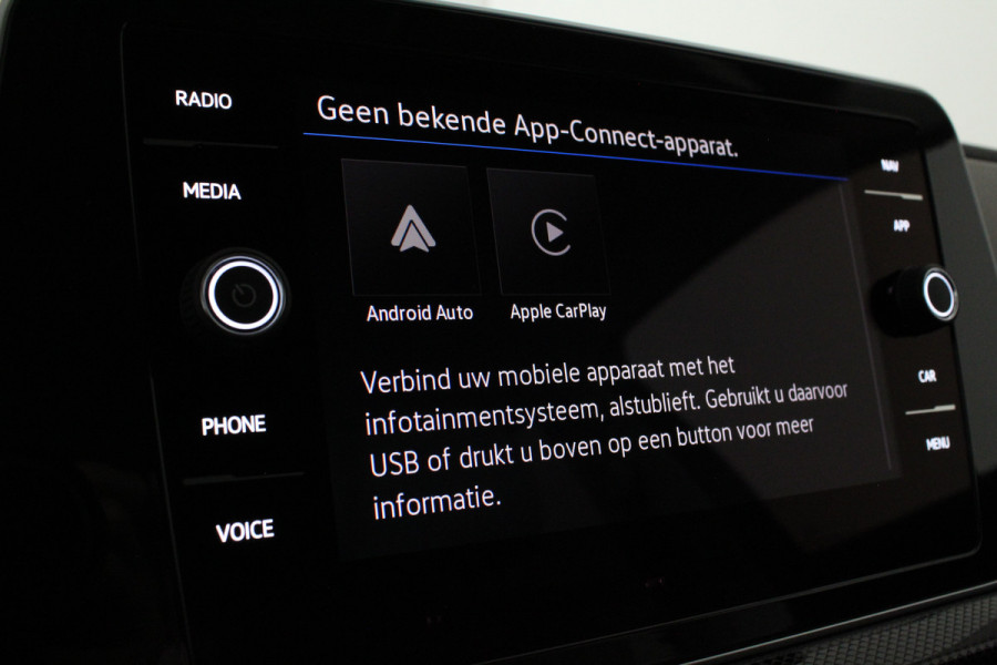 Volkswagen T-Cross 1.0 TSI Style Business Premium Automaat/Camera/IQ-LED/18inch/Luxe interieur/Adapt.cruise/Smoky Gray Metallic kleur