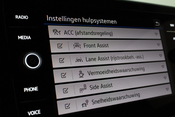 Volkswagen T-Cross 1.0 TSI Style Business Premium Automaat/Camera/IQ-LED/18inch/Luxe interieur/Adapt.cruise/Smoky Gray Metallic kleur