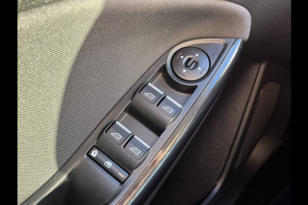 Ford FOCUS Wagon 1.5 EcoBoost Titanium 150pk/110kW 6-bak | Trekhaak | 18'' | Bi-Xenon |