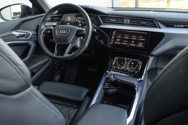 Audi e-tron S Quattro / 2x S-line/ Luchtvering/ Standkachel/ Head-Up Display/ Trekhaak/ 371kW (505PK)