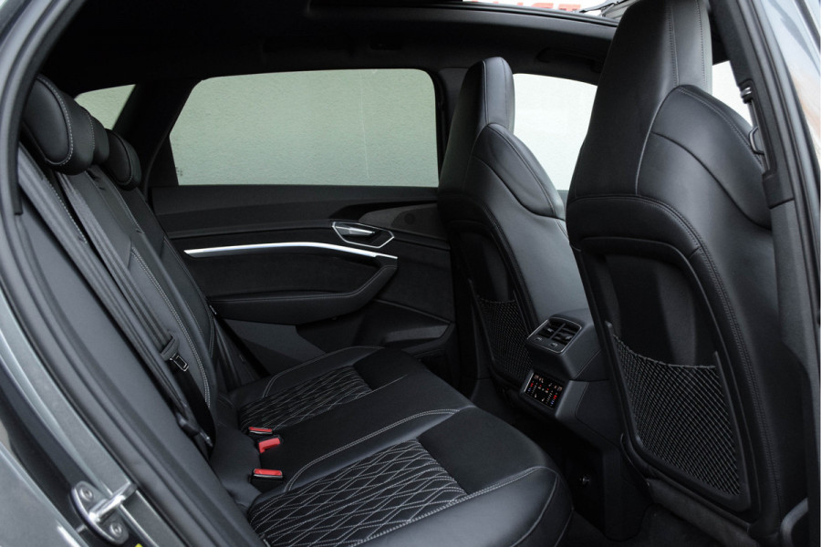 Audi e-tron S Quattro / 2x S-line/ Luchtvering/ Standkachel/ Head-Up Display/ Trekhaak/ 371kW (505PK)