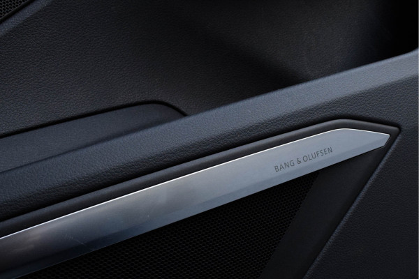 Audi e-tron S Quattro / 2x S-line/ Luchtvering/ Standkachel/ Head-Up Display/ Trekhaak/ 371kW (505PK)