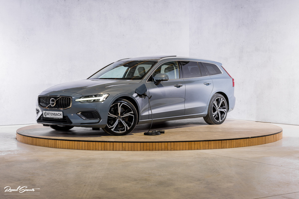 Volvo V60 2.0 T6 Plug-in hybrid AWD Plus Bright | Long Range | Adaptieve cruise | Panorama dak | Blis | Memory |
