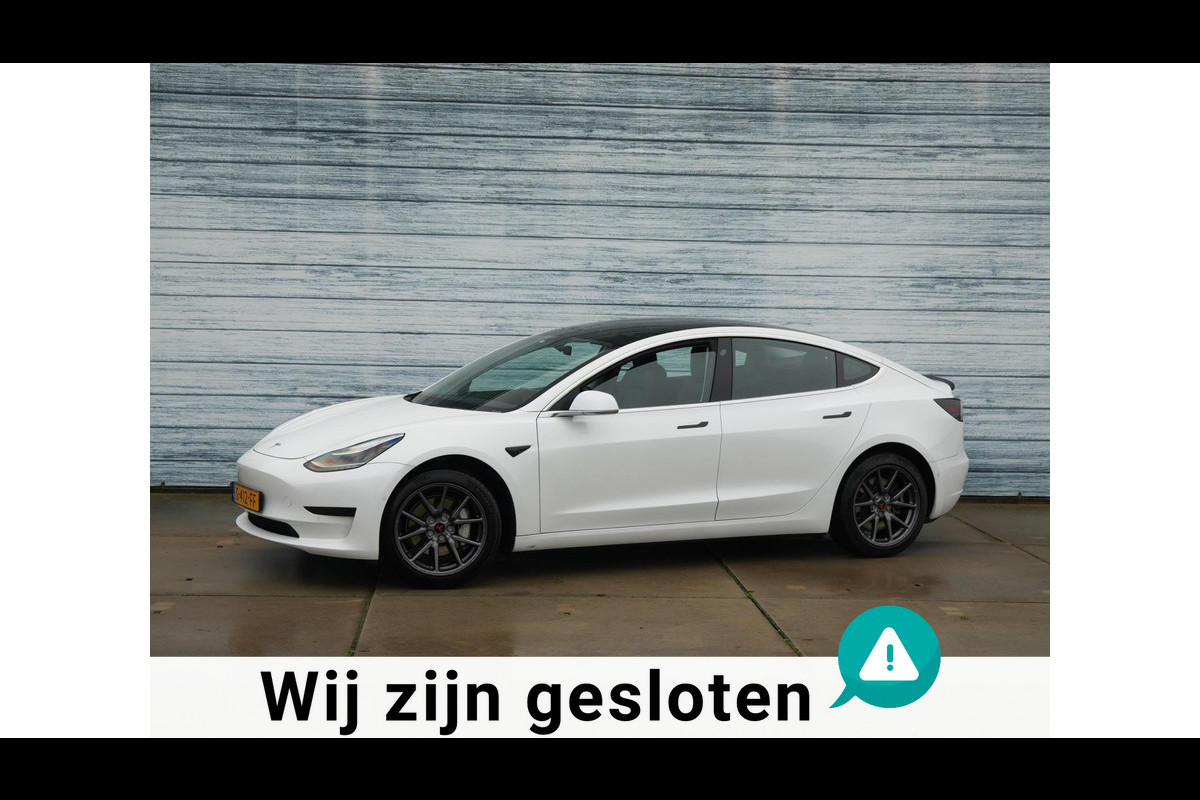 Tesla Model 3 Standard Trekhaak Navigatie Pano Leer Camera