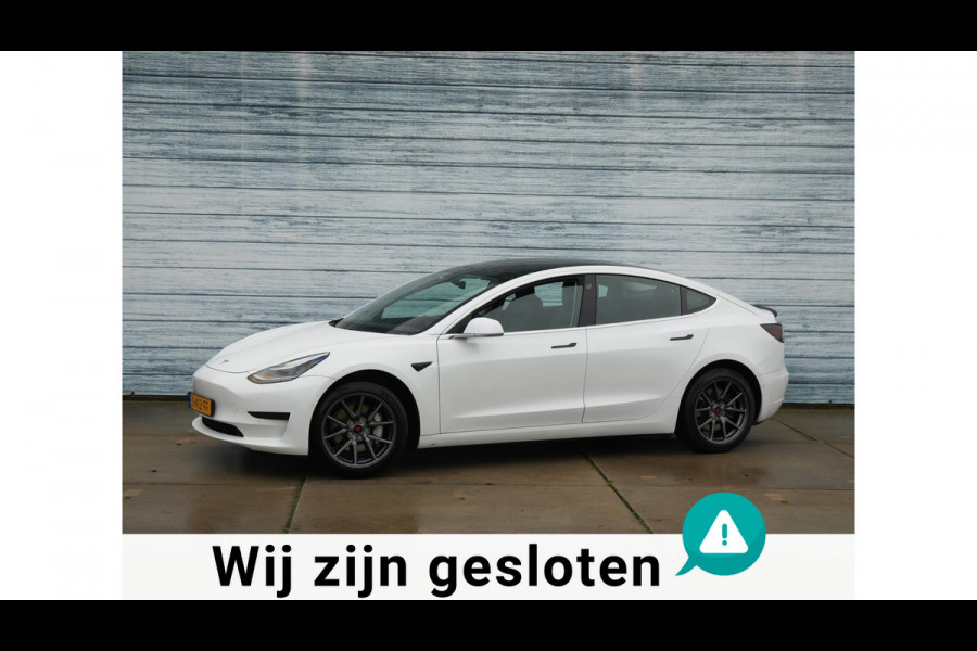 Tesla Model 3 Standard Trekhaak Navigatie Pano Leer Camera