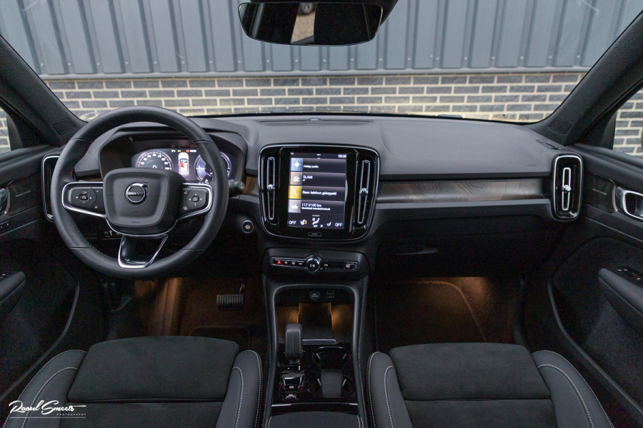 Volvo XC40 1.5 T4 Plug-in hybrid Plus Dark | Adaptieve cruise | Memory | Blis | Harman Kardon |