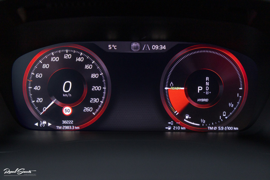 Volvo XC40 1.5 T4 Plug-in hybrid Plus Dark | Adaptieve cruise | Memory | Blis | Harman Kardon |