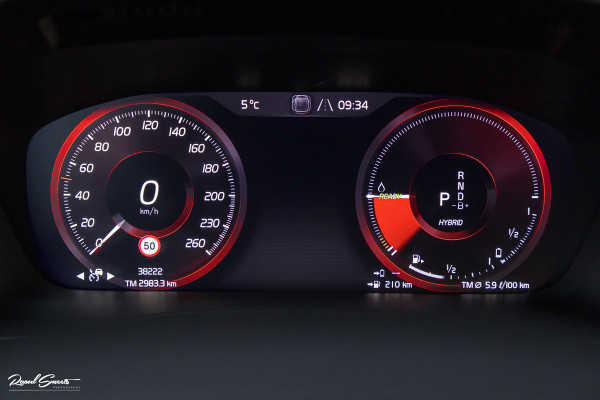 Volvo XC40 1.5 T4 Plug-in hybrid Plus Dark | Adaptieve cruise | Memory | Blis | Harman Kardon |