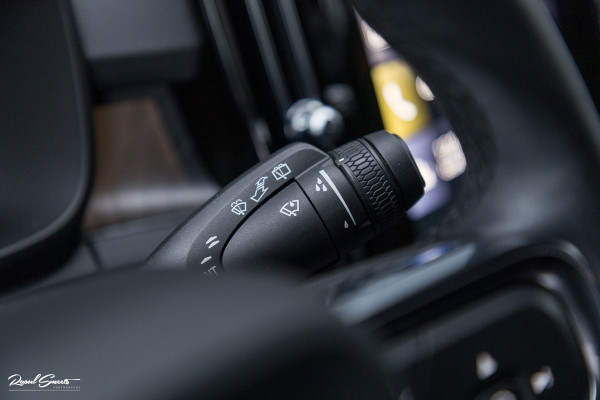 Volvo XC40 1.5 T4 Plug-in hybrid Plus Dark | Adaptieve cruise | Memory | Blis | Harman Kardon |