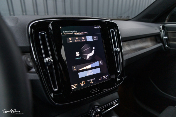 Volvo XC40 1.5 T4 Plug-in hybrid Plus Dark | Adaptieve cruise | Memory | Blis | Harman Kardon |