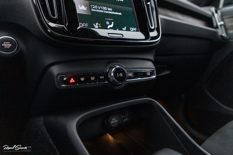 Volvo XC40 1.5 T4 Plug-in hybrid Plus Dark | Adaptieve cruise | Memory | Blis | Harman Kardon |