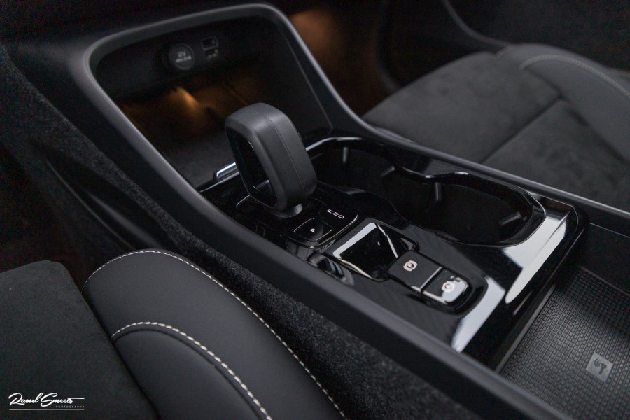 Volvo XC40 1.5 T4 Plug-in hybrid Plus Dark | Adaptieve cruise | Memory | Blis | Harman Kardon |