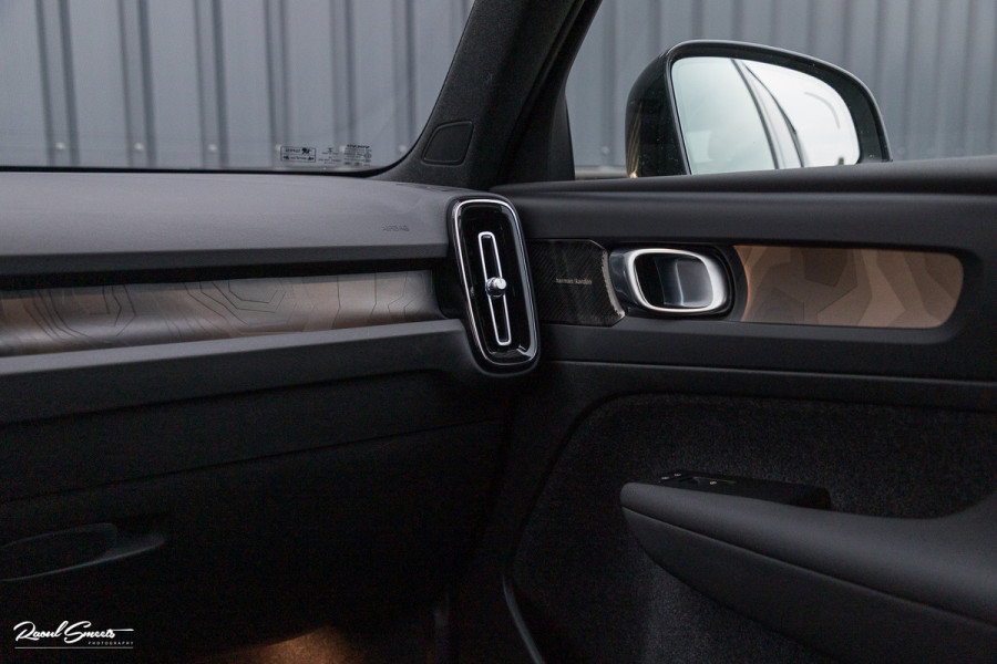Volvo XC40 1.5 T4 Plug-in hybrid Plus Dark | Adaptieve cruise | Memory | Blis | Harman Kardon |