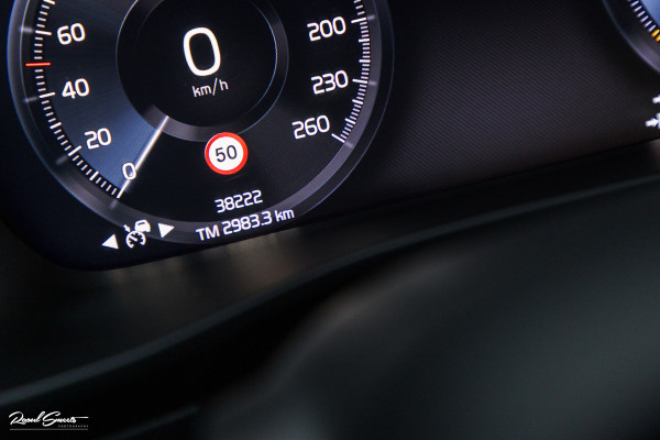 Volvo XC40 1.5 T4 Plug-in hybrid Plus Dark | Adaptieve cruise | Memory | Blis | Harman Kardon |