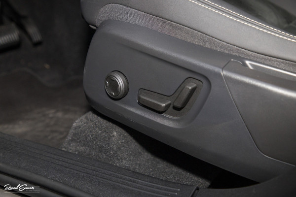 Volvo XC40 1.5 T4 Plug-in hybrid Plus Dark | Adaptieve cruise | Memory | Blis | Harman Kardon |