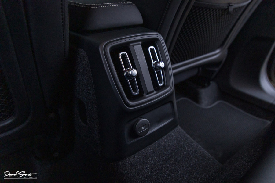 Volvo XC40 1.5 T4 Plug-in hybrid Plus Dark | Adaptieve cruise | Memory | Blis | Harman Kardon |