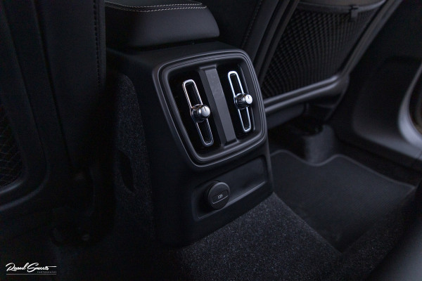 Volvo XC40 1.5 T4 Plug-in hybrid Plus Dark | Adaptieve cruise | Memory | Blis | Harman Kardon |