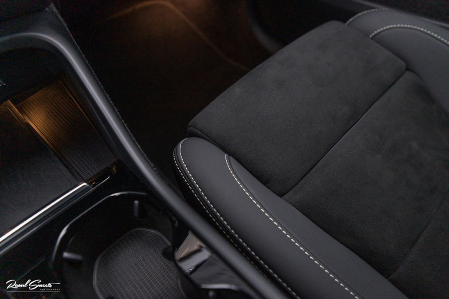 Volvo XC40 1.5 T4 Plug-in hybrid Plus Dark | Adaptieve cruise | Memory | Blis | Harman Kardon |