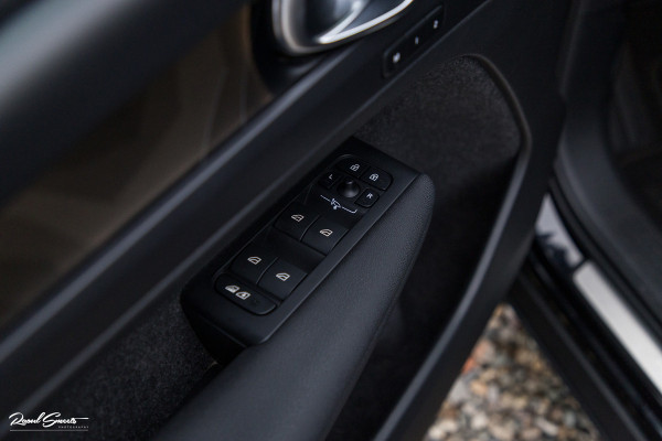 Volvo XC40 1.5 T4 Plug-in hybrid Plus Dark | Adaptieve cruise | Memory | Blis | Harman Kardon |