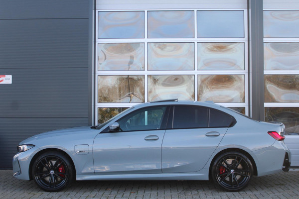 BMW 3-serie 330e M-Sport Pro | Pano | HK | ACC | Memory | Carbon