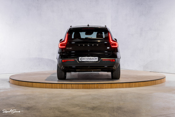 Volvo XC40 1.5 T5 Plug-in hybrid Ultimate Dark | Panorama dak | Zwenkbare trekhaak | Adaptieve cruise | Blis | Memory |