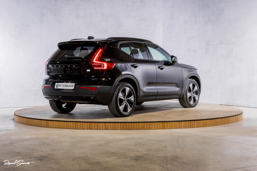 Volvo XC40 1.5 T5 Plug-in hybrid Ultimate Dark | Panorama dak | Zwenkbare trekhaak | Adaptieve cruise | Blis | Memory |