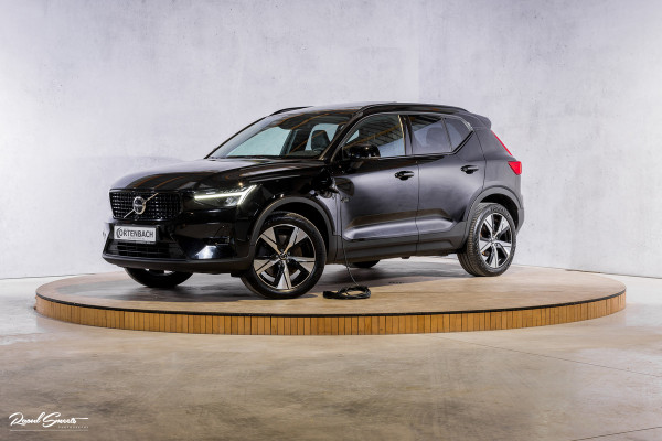 Volvo XC40 1.5 T5 Plug-in hybrid Ultimate Dark | Panorama dak | Zwenkbare trekhaak | Adaptieve cruise | Blis | Memory |