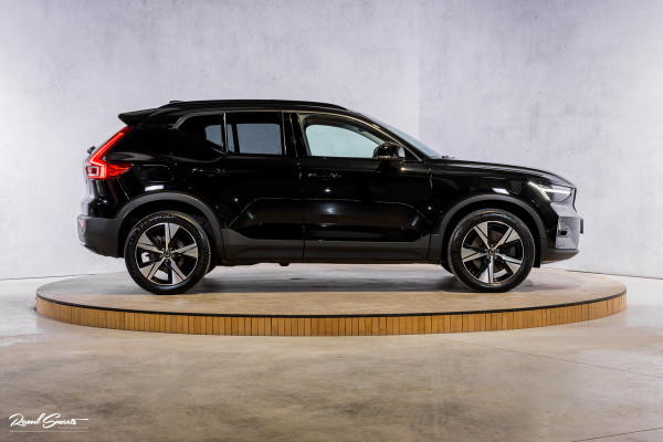 Volvo XC40 1.5 T5 Plug-in hybrid Ultimate Dark | Panorama dak | Zwenkbare trekhaak | Adaptieve cruise | Blis | Memory |
