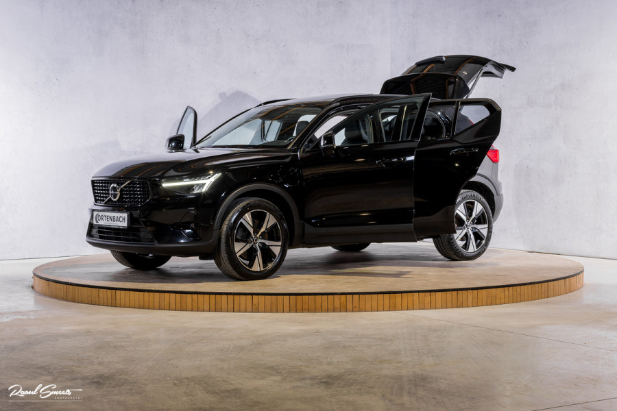 Volvo XC40 1.5 T5 Plug-in hybrid Ultimate Dark | Panorama dak | Zwenkbare trekhaak | Adaptieve cruise | Blis | Memory |