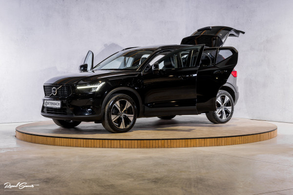 Volvo XC40 1.5 T5 Plug-in hybrid Ultimate Dark | Panorama dak | Zwenkbare trekhaak | Adaptieve cruise | Blis | Memory |