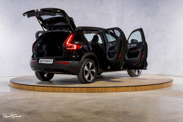 Volvo XC40 1.5 T5 Plug-in hybrid Ultimate Dark | Panorama dak | Zwenkbare trekhaak | Adaptieve cruise | Blis | Memory |