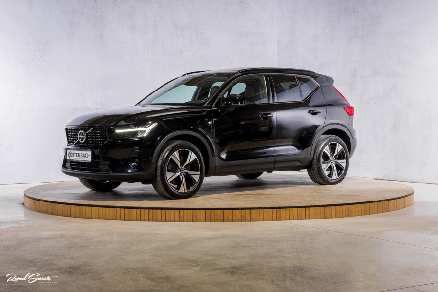Volvo XC40 1.5 T5 Plug-in hybrid Ultimate Dark | Panorama dak | Zwenkbare trekhaak | Adaptieve cruise | Blis | Memory |