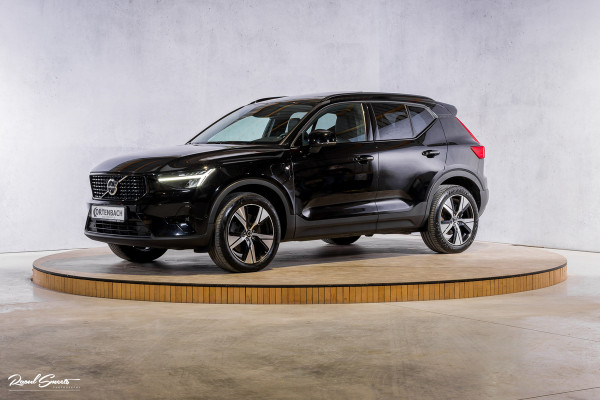Volvo XC40 1.5 T5 Plug-in hybrid Ultimate Dark | Panorama dak | Zwenkbare trekhaak | Adaptieve cruise | Blis | Memory |