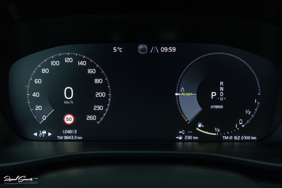 Volvo XC40 1.5 T5 Plug-in hybrid Ultimate Dark | Panorama dak | Zwenkbare trekhaak | Adaptieve cruise | Blis | Memory |